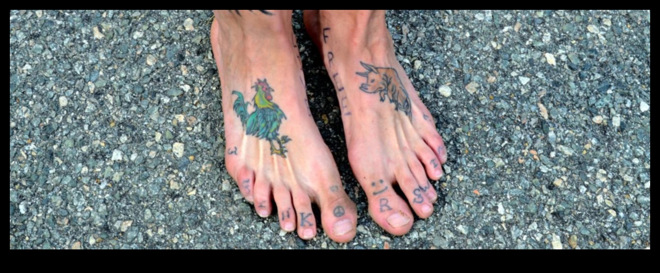 حكايات على أصابع قدميك: فن روايات وشم الساق التعبيرية