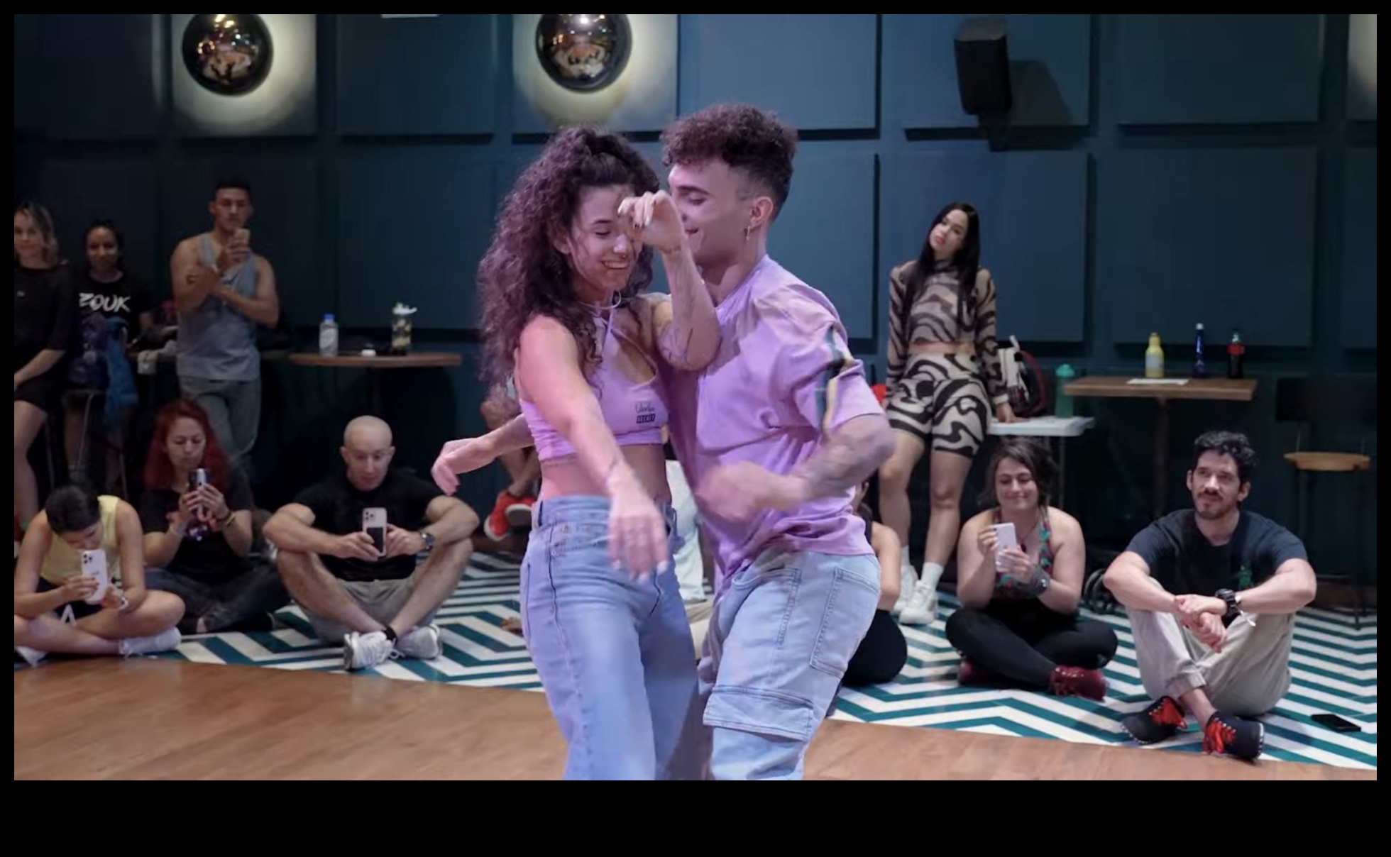 الباليه المداري: الرقص الرشيق للنجوم في احتضان الجاذبية 3 الباليه المداري: رقصة النجوم الرشيقة في احتضان الجاذبية