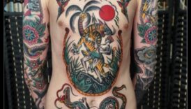 الكلاسيكيات الخالدة: الجمال الذي تم اختباره عبر الزمن في أنماط الوشم التقليدية